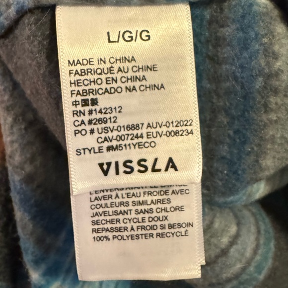 Men’s Vissla button down. - Picture 3 of 6